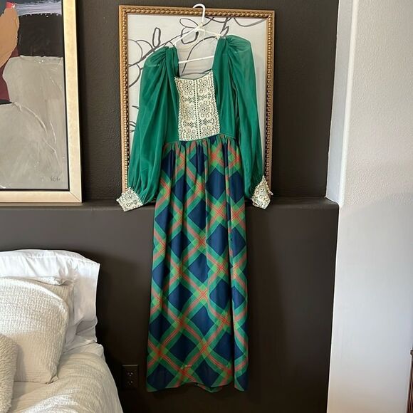 Vintage Dresses & Skirts - Vintage 70s Green Plaid Candi Jones Long Dress with Floral Appliqué Detailing